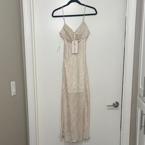 Stunning Flowy Midi/Maxi Dress